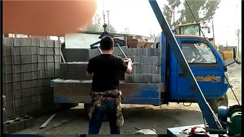 砖机皮带输送机与砖机装车机 装卸搬运自动化设备的应用与价格解析